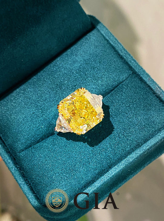 Yellow Diamonds vs. White Diamonds: Which Engagement Ring is Right for You?
