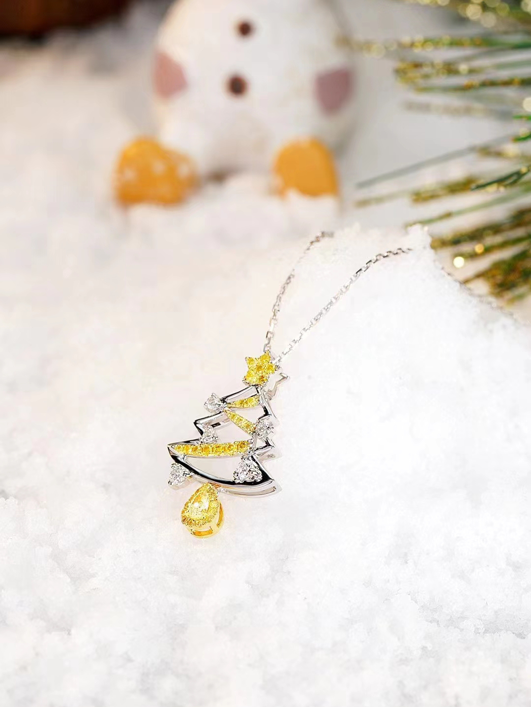 Christmas Starlight Yellow Diamond Christmas Tree Pendant in 18K Gold -Side Angle