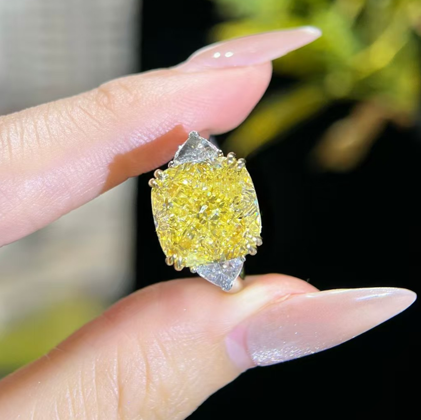 The Light Performance of the yellow diamond ring