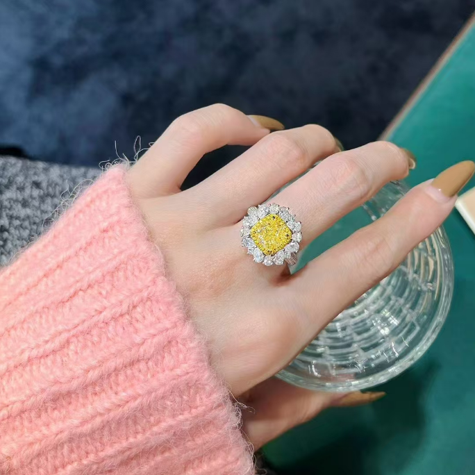 Yellow diamond ring  of Proportions and Symmetry